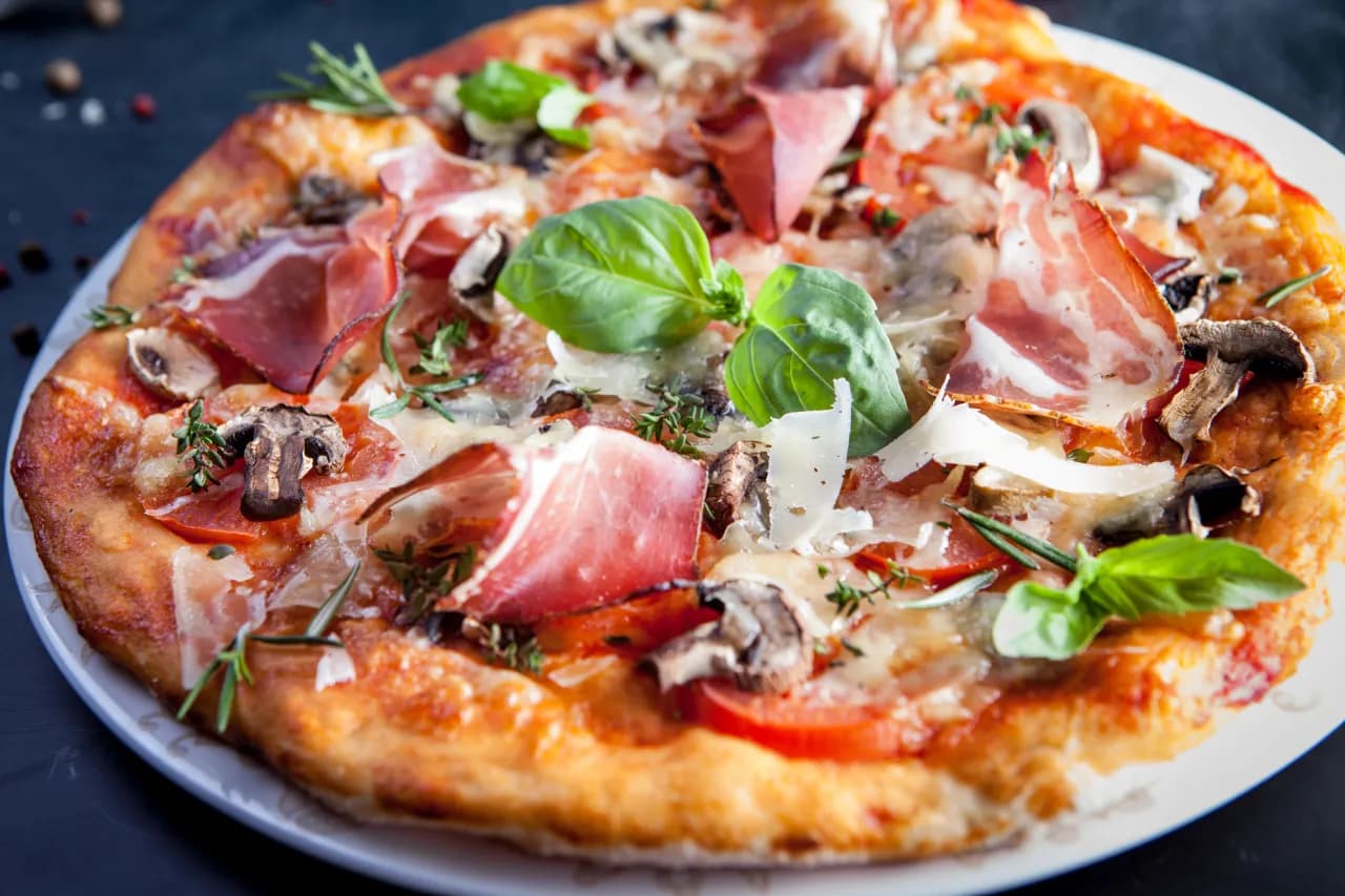 Jak się robi pizza - proste przepisy na idealne ciasto i sos