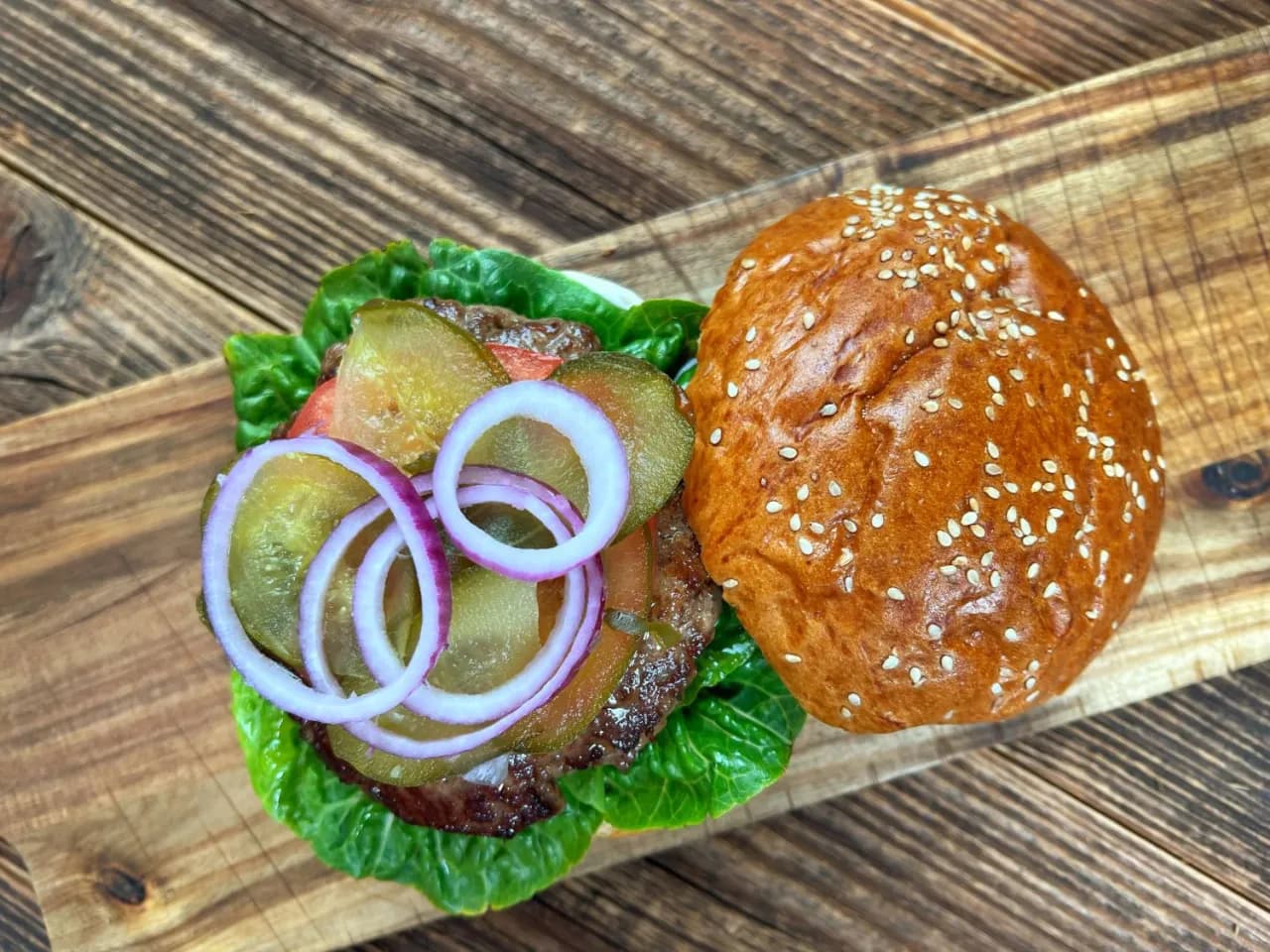 Ile piec burgery wołowe w piekarniku, aby były soczyste i pyszne