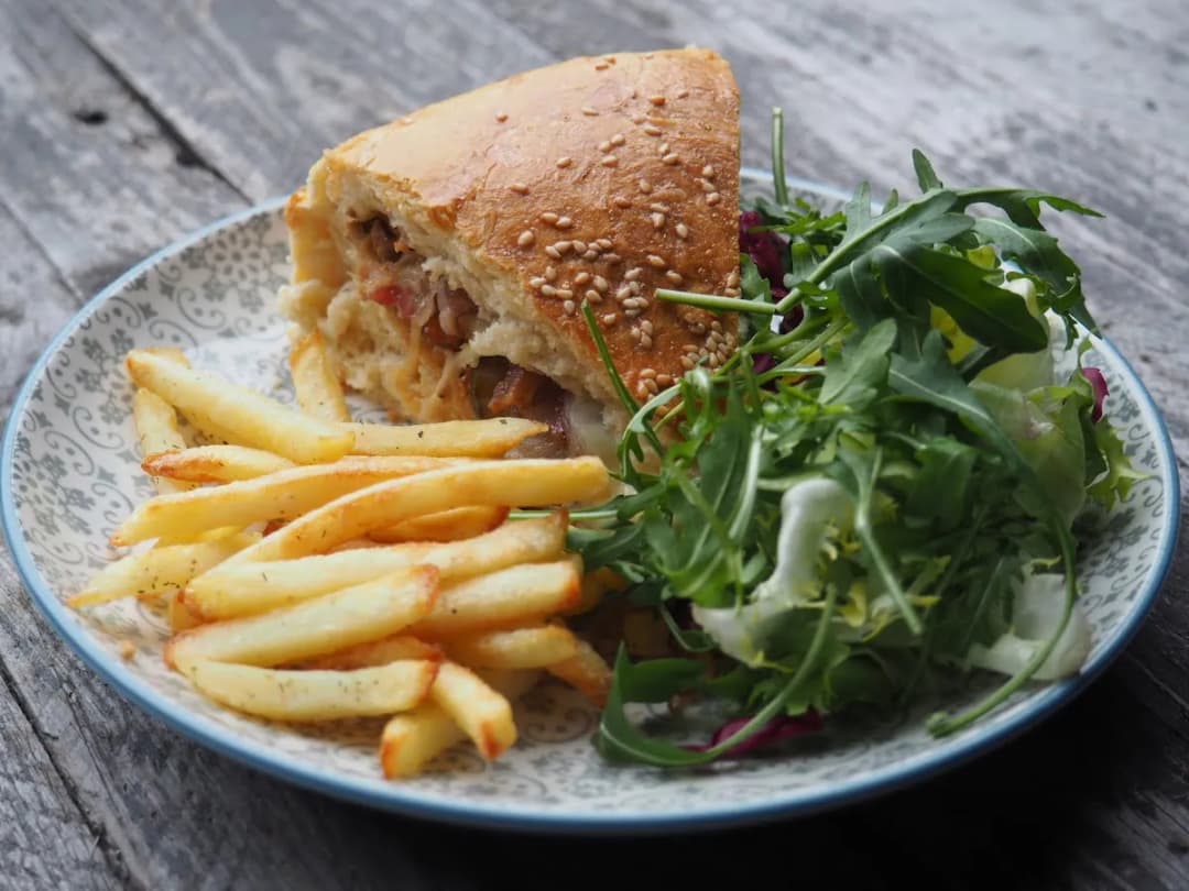 Co zrobić z bułki do hamburgerów? 10 kreatywnych pomysłów na dania