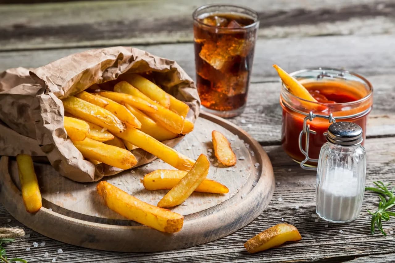 Idealna temperatura do smażenia i pieczenia frytek, aby były chrupiące
